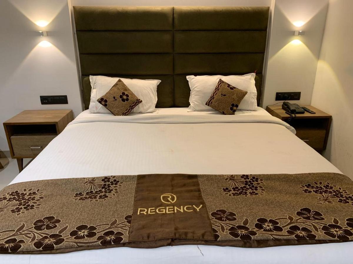 Hotel Regency Surat Zewnętrze zdjęcie