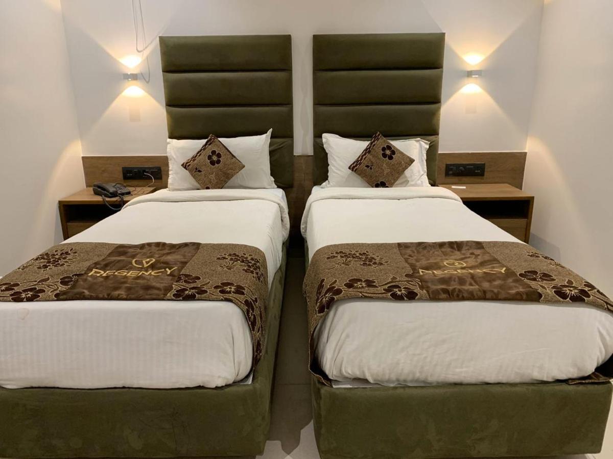Hotel Regency Surat Zewnętrze zdjęcie